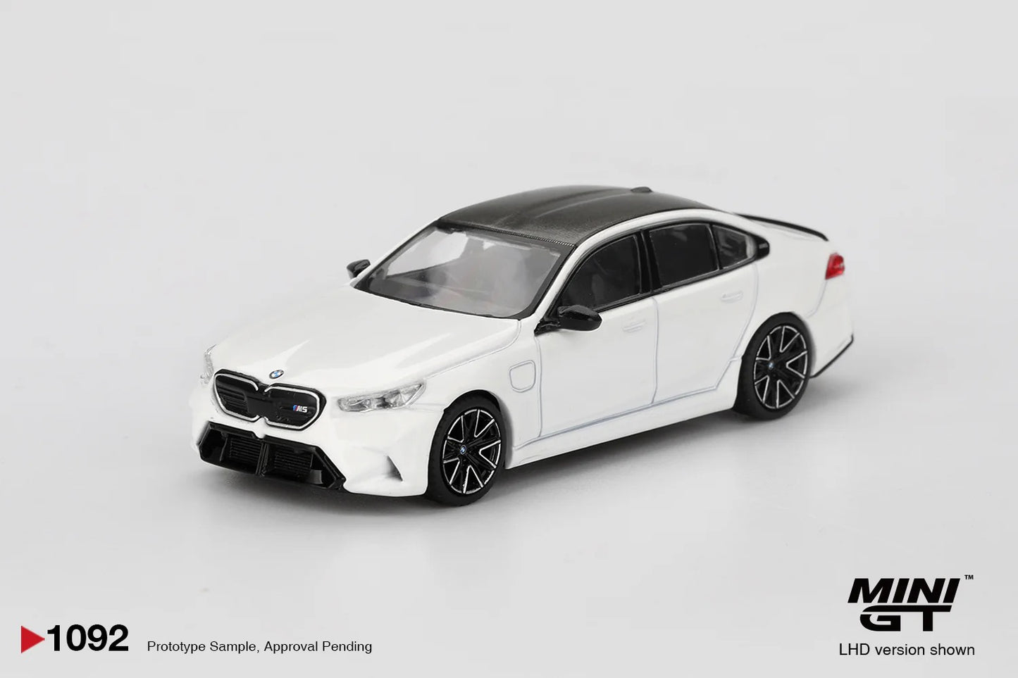 (Preorder) Mini GT 1:64 BMW M5 Alpine White (G90) - MGT01092