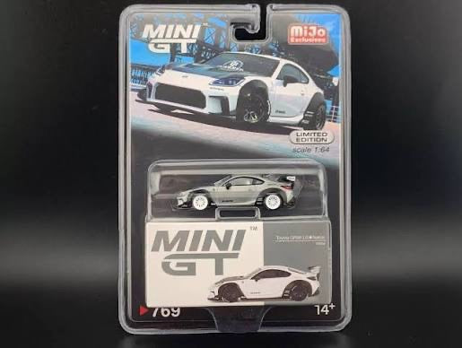 Mini GT Toyota GR86 LB Nation White - Chase