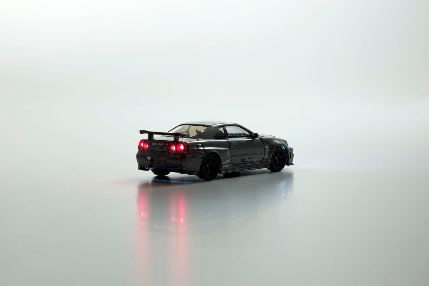 Kyosho NISSAN SKYLINE GT-R with LED Grey (NISMO BNR34 CRS Version)