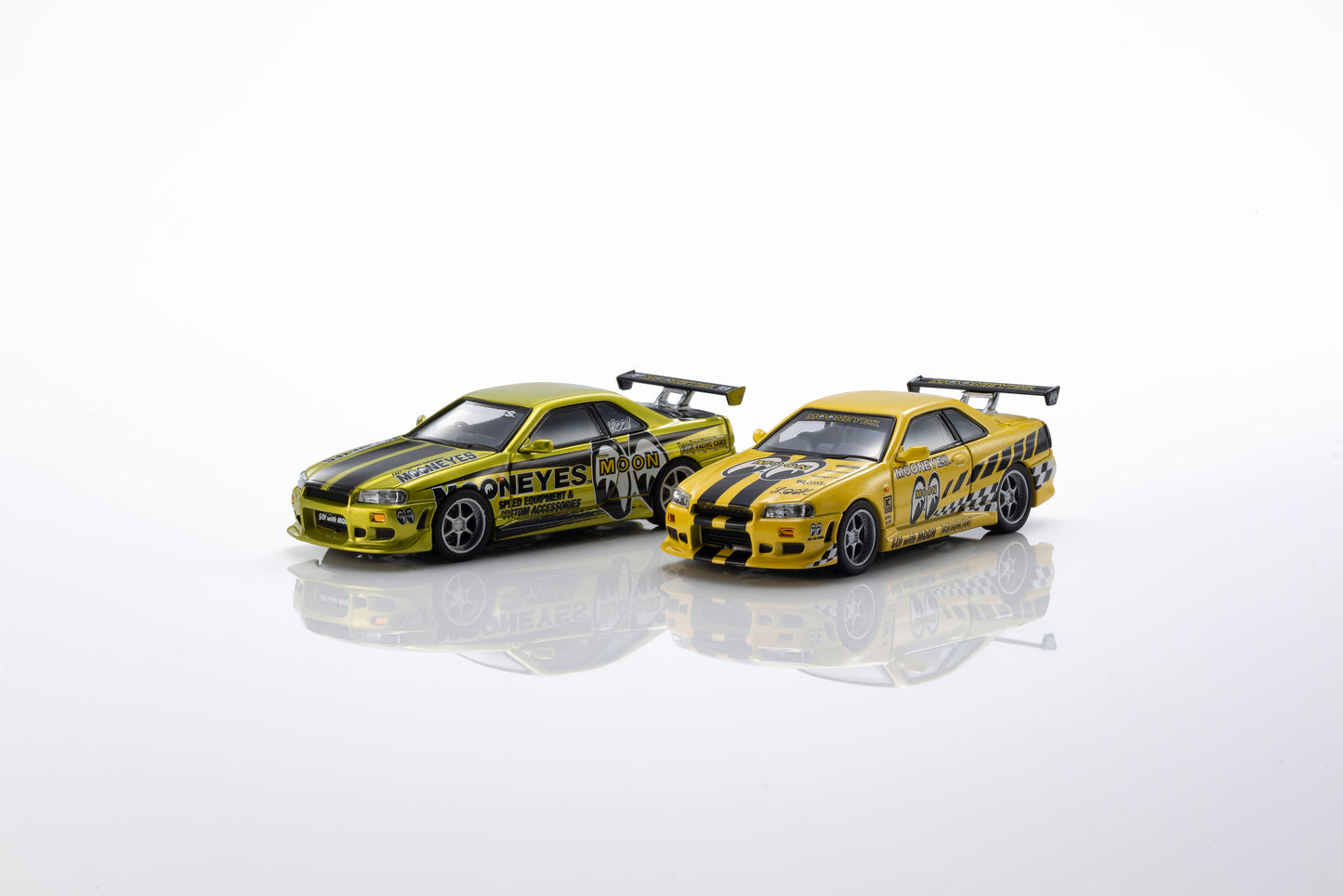 (Preorder) Kyosho - Nissan Skyline GT-R (R34) MOONEYES