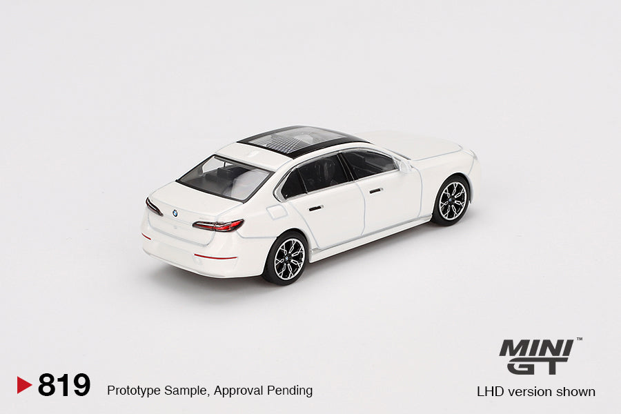 Mini GT 1:64 BMW i7 xDrive60 Mineral White