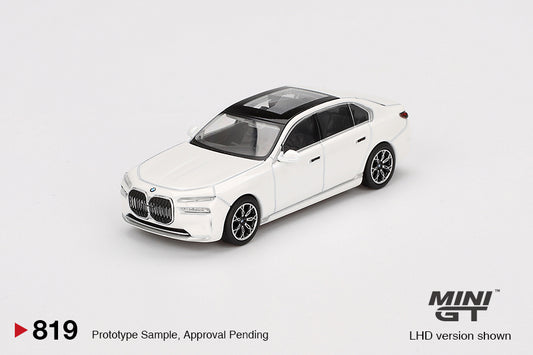 Mini GT 1:64 BMW i7 xDrive60 Mineral White (819)