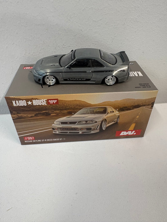 Kaido House x Mini GT 1:64  Nissan Skyline GT-R (R33) DAI33 V1- Chase Car