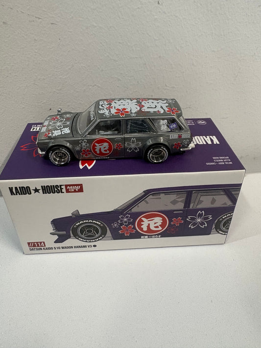 Kaido House x Mini GT 1:64  Datsun Kaido 510 Wagon Hanami V3- Chase Car